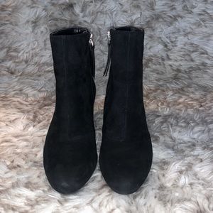 DKNY - Short Boot Size 6.5